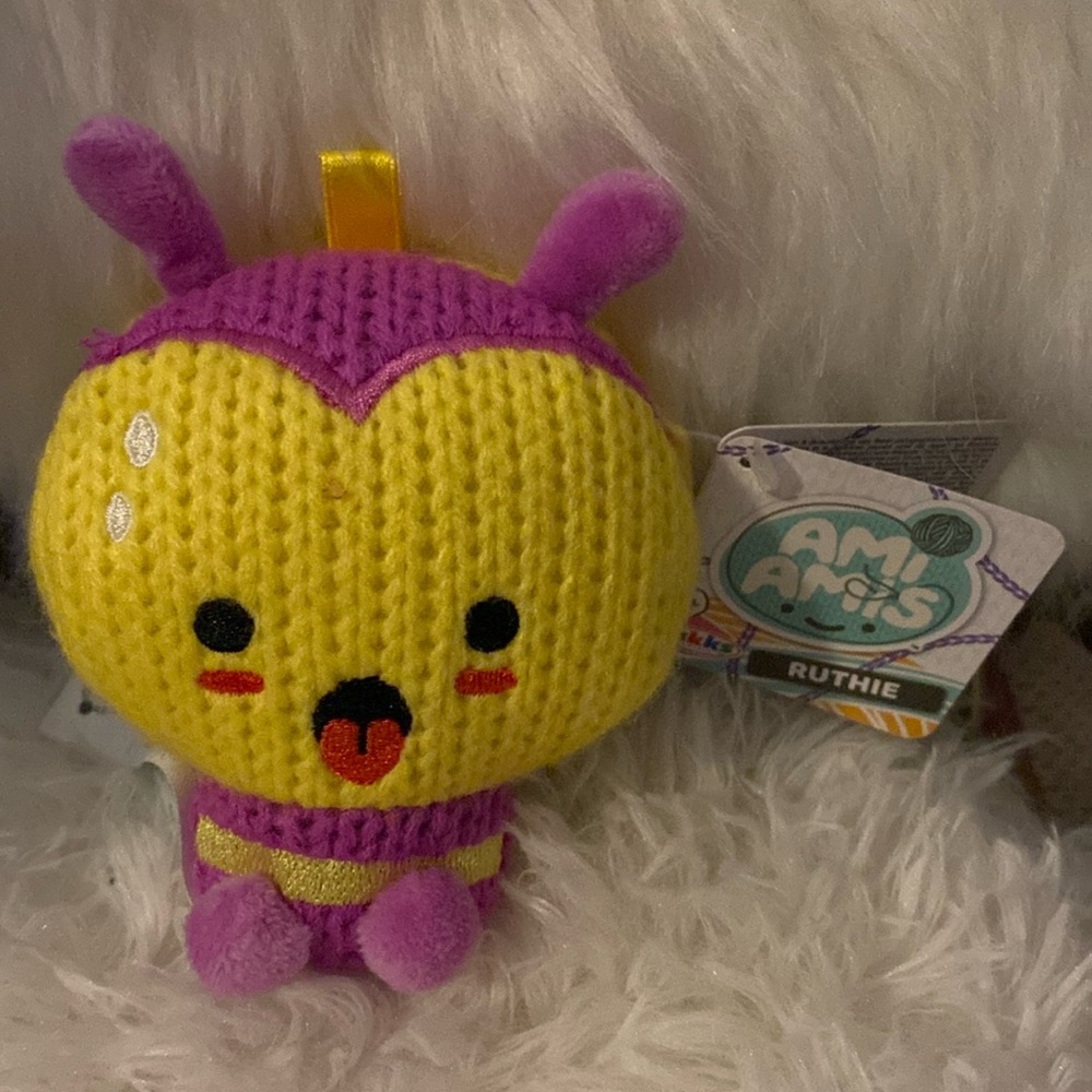 BRAND NEW STUFF ANIMAL! NWT. SMOKE FREE HOME!
